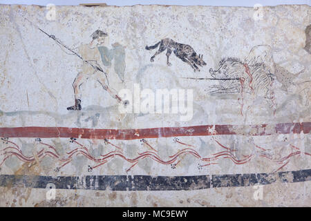 Wildschwein Jagd in den Lukanischen Fresko aus dem 4. vorchristlichen Jahrhundert dargestellt auf Anzeige im Paestum Archäologischen Museum (Museo Archeologico di Paestum) in Paestum, Kampanien, Italien. Stockfoto