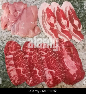 Supreme premium Wagyu mabled Geschnetzeltes Rindfleisch und Huhn und Speck Stockfoto