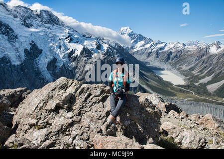 Auf der Suche über das Hooker Valley und den Mount Cook, Südliche Alpen, Neuseeland Stockfoto