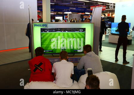 Corato, Polen. 13 Apr, 2018. Consumer Electronics Show begann an ptak Warschau Expo Center, Haushaltsgeräte und Unterhaltungselektronik. Credit: Madeleine Lenz/Pacific Press/Alamy leben Nachrichten Stockfoto