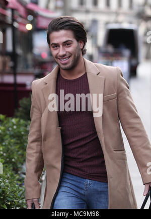 London, Großbritannien. 22. Januar, 2018. Kem Cetinay aus Liebe Insel gesehen, Global Media in London Stockfoto