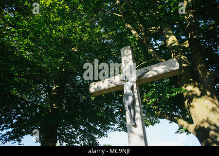 Kruzifix, das die Kruzifixktion Jesu Christi darstellt Stockfoto