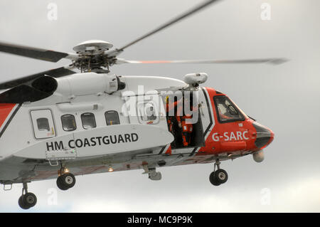 Shetland Küstenwache Hubschrauber auf Übung auf den Shetland Inseln vor Schottland Stockfoto