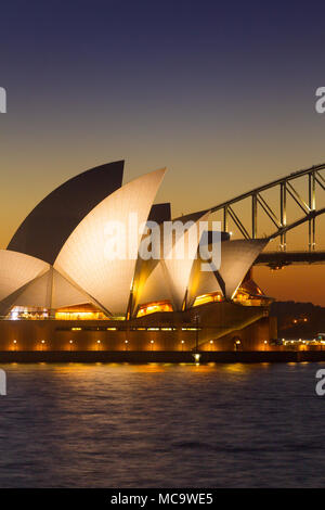 Sydney Opera House und der Sydney Harbour Bridge in Australien, mit Kopie Raum für redaktionelle Layout. Stockfoto