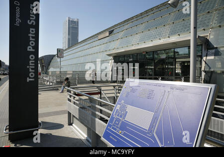 Eingang zu den neuen Bahnhof Porta Susa, Turin, Italien. Stockfoto