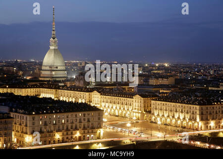 Piazza Vittorio Veneto und den Turm von der Mole Antonelliana, Turin, Italien Stockfoto