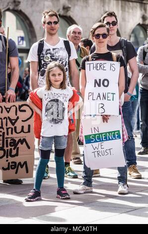 München, Bayern, Deutschland. 14 Apr, 2018. Am 14. April 2018, München Die zweite März für Wissenschaft, die mit dem Ereignis Anfang am Königsplatz und endet am berühmten Marienplatz entfernt. Credit: ZUMA Press, Inc./Alamy leben Nachrichten Stockfoto