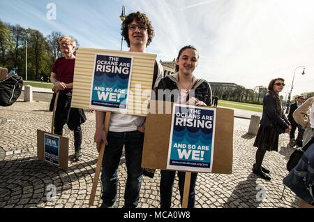 München, Bayern, Deutschland. 14 Apr, 2018. Am 14. April 2018, München Die zweite März für Wissenschaft, die mit dem Ereignis Anfang am Königsplatz und endet am berühmten Marienplatz entfernt. Credit: ZUMA Press, Inc./Alamy leben Nachrichten Stockfoto