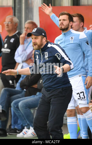 München, Deutschland. 14 Apr, 2018. Daniel BIEROFKA (Trainer 1860), Geste, gibt Anweisungen Fußball-Regionalliga Bayern: TSV München 1860 - VFB Eichstätt, 33. Spieltag, Spieltag 33, Saison 2017/18 am 14.04.2018, Stadion am Gruenwalder Straße. | Verwendung der weltweiten Kredit: dpa/Alamy leben Nachrichten Stockfoto