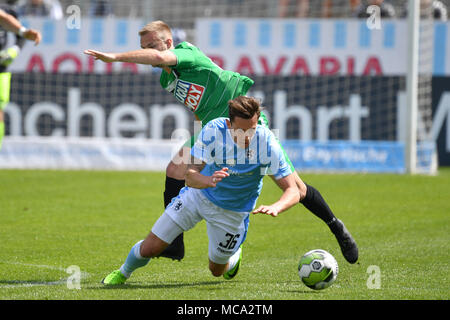 München, Deutschland. 14 Apr, 2018. Philipp Steinhart (TSV 1860 München), Aktion, Duellen. Fußball-Regionalliga Bayern: TSV München 1860 - VFB Eichstätt, 33. Spieltag, Spieltag 33, Saison 2017/18 am 14.04.2018, Stadion am Gruenwalder Straße. | Verwendung der weltweiten Kredit: dpa/Alamy leben Nachrichten Stockfoto