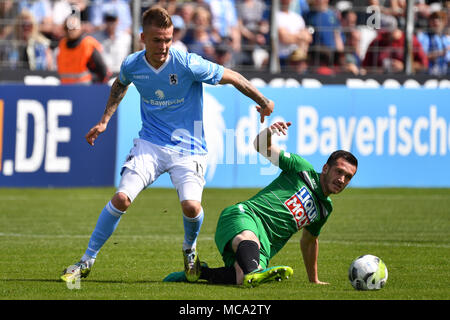 München, Deutschland. 14 Apr, 2018. Daniel Wein (TSV 1860 München), Aktion, Duellen. Fußball-Regionalliga Bayern: TSV München 1860 - VFB Eichstätt, 33. Spieltag, Spieltag 33, Saison 2017/18 am 14.04.2018, Stadion am Gruenwalder Straße. | Verwendung der weltweiten Kredit: dpa/Alamy leben Nachrichten Stockfoto