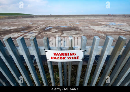 Cockenzie, UK. 14. April 2018. Der Standort der ehemaligen Cockenzie power station in East Lothian, Schottland. Eine Zeile hat begonnen mit Bedenken über die Schottische staatsanteile Entscheidung zu Òcall inÓ eine Planung Anwendung von Red Rock Power auf erneuerbare Energieträger sub-Station auf dem Aufstellungsort zu errichten. Red Rock Power, Teil von Chinas größten staatlichen Investitionsfonds, der staatlichen Entwicklung und Investment Corporation (SDIC), will die die Sub-Station, um Energie aus dem Zoll Kap Offshore-Windpark Feed, in der Nähe von Angus, in das nationale Stromnetz. Credit: Iain Masterton/Alamy leben Nachrichten Stockfoto