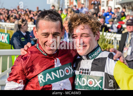 Aintree Racecourse, Liverpool, UK, 2018. Aintree Racecourse, Liverpool, England; Der Randox Gesundheit Grand National 2018; Tiger Roll geritten von Davy Russell feiert den Gewinn der Grand National mit Platz 2 jockey Willy Mullins Credit: Aktuelles Bilder/Alamy leben Nachrichten Stockfoto