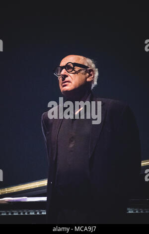 Italien, 14. April 2018: Der englische Komponist und Pianist Michael Nyman live auf der Bühne des Officine Grandi Riparazioni für seine 'Klavier' Konzert Foto: Alessandro Bosio/Alamy leben Nachrichten Stockfoto