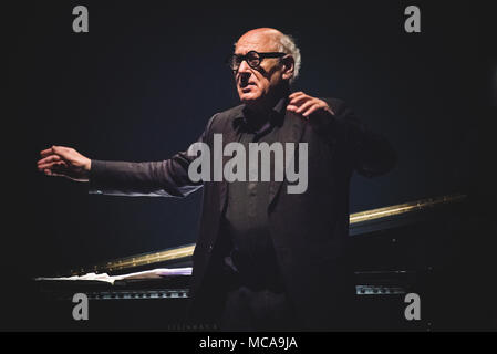 Italien, 14. April 2018: Der englische Komponist und Pianist Michael Nyman live auf der Bühne des Officine Grandi Riparazioni für seine 'Klavier' Konzert Foto: Alessandro Bosio/Alamy leben Nachrichten Stockfoto