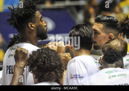 Während der CAMPIONATO WARENKORB SERIE A 2017/18 basketball Match zwischen FIAT AUXILIUM TORINO VS SEGAFREDO VIRTUS BOLOGNA auf PalaRuffini am 14 April, 2018 in Turin, Italien. Quelle: FABIO UDINE/Alamy leben Nachrichten Stockfoto