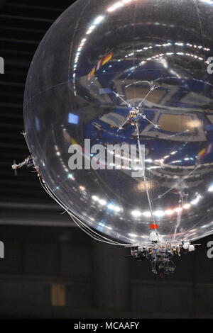Tokyo Metropolitan Gymnasium, Tokio, Japan. 14 Apr, 2018. Allgemeine Ansicht, 14. April 2018 - Turnen: ABB. Gymnastics World Cup, Tokio Cup 2018 an der Tokyo Metropolitan Gymnasium, Tokio, Japan. Credit: MATSUO. K/LBA SPORT/Alamy leben Nachrichten Stockfoto