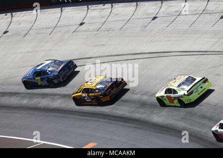 Bristol, Tennessee, USA. 14 Apr, 2018. April 14, 2018 - Bristol, Tennessee, USA: Justin Allgaier (7), Daniel Hemric (21) und Brandon Jones (19) Kampf um Position während des Fitzgerald Segelflugzeug Kits 300 an der Bristol Motor Speedway in Bristol, Tennessee. Quelle: Chris Owens Asp Inc/ASP/ZUMA Draht/Alamy leben Nachrichten Stockfoto