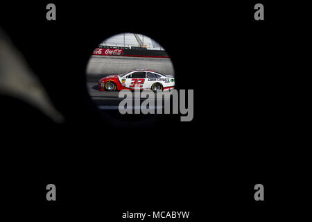 Bristol, Tennessee, USA. 14 Apr, 2018. April 14, 2018 - Bristol, Tennessee, USA: Matt DiBenedetto (32) Praxis für den Food City 500 in Bristol Motor Speedway in Bristol, Tennessee. Credit: Stephen A. Arce/ASP/ZUMA Draht/Alamy leben Nachrichten Stockfoto