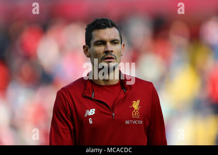 Bournemouth, UK. 14 Apr, 2018. Dejan Lovren von Liverpool erwärmt. Premier League match, Liverpool v AFC Bournemouth bei Anfield Stadion in Liverpool am Samstag, 14. April 2018. Dieses Bild dürfen nur für redaktionelle Zwecke verwendet werden. Nur die redaktionelle Nutzung, eine Lizenz für die gewerbliche Nutzung erforderlich. Keine Verwendung in Wetten, Spiele oder einer einzelnen Verein/Liga/player Publikationen. pic von Chris Stading/Andrew Orchard sport Fotografie/Alamy Live news Credit: Andrew Orchard sport Fotografie/Alamy leben Nachrichten Stockfoto