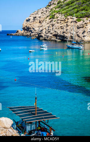 Ibiza Cala Benirras Strand in San Joan bei Balearen-Spanien Stockfoto