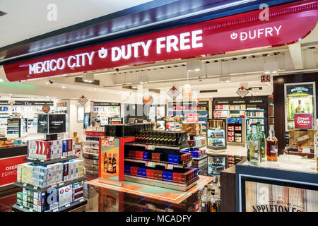 Mexiko-Stadt, Mexikanisch, Hispanic, Benito Juarez International Airport MEX, Duty Free, Shopping Shopper Shopper Shop Shops Markt Märkte Marktplatz kaufen Stockfoto