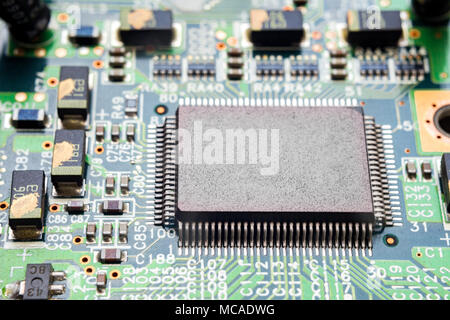 Cpu und Widerstände auf Computerplatine, Motherboard Stockfoto