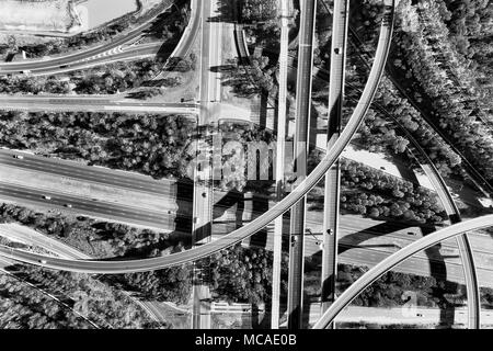 Light Horse Austausch zwischen M4 und M7 Autobahnen in Sydney West - Die lagest in New South Wales und Sydney. Antenne schwarz weiß von oben nach unten vie Stockfoto