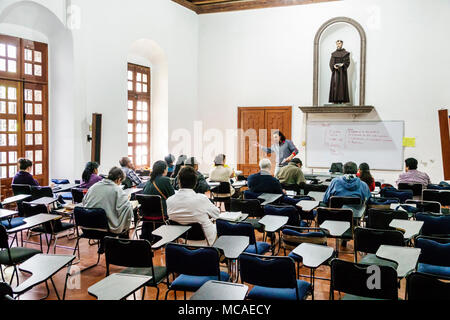 Mexiko-Stadt, mexikanisch, lateinamerikanisch, lateinamerikanisch, ethnisch, Coyoacan, Del Carmen, Parroquia San Juan Bautista, St. John, die katholische Baptistenkirche, Conve Stockfoto