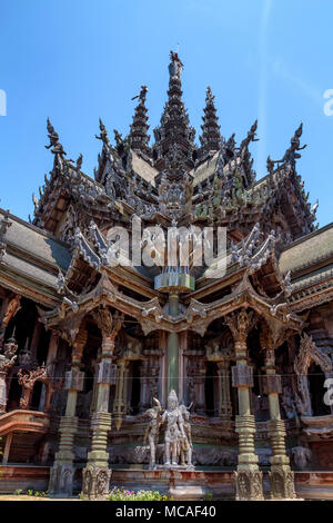 Schönen Schnitzereien am Heiligtum der Wahrheit, Thailand Stockfoto