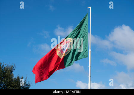 Ein Blick auf die portugiesische Flagge schwenken Stockfoto