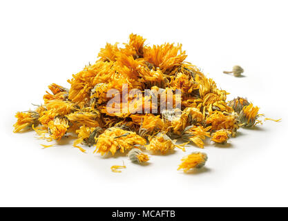 Haufen von Arzneimitteln Blumen einer Calendula auf weißem Hintergrund. Kräutertee. Close Up. Hohe Auflösung Stockfoto