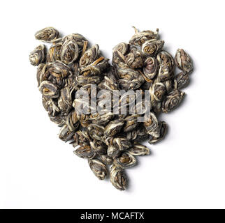 Phoenix Augen. Das Herz aus Perlen grüner Tee auf weißem Hintergrund geprägt. Ansicht von oben. Close Up. Hohe Auflösung Stockfoto