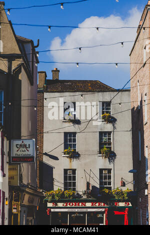 DUBLIN, Irland - 14. April, 2018: traditionelle irische Pubs entlang den Straßen von Dublin City Centre Stockfoto