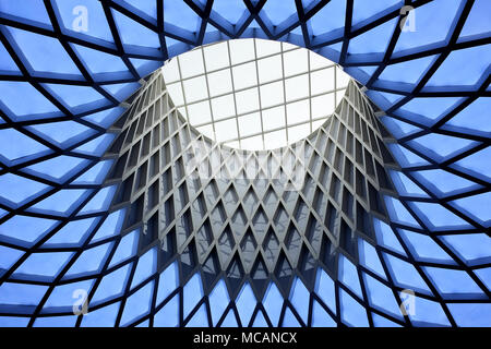 Leeds, West Yorkshire, UK - 13. April 2018: Dachkonstruktion ein Dachfenster in der Victoria Gate Shopping Center in Leeds, Yorkshire. UK. Stockfoto