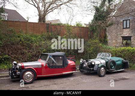 April 2018 - Sammlung von offenen Dreiräder Autos in der Somerset Village von Cheddar. Stockfoto