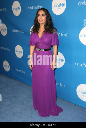 Bevely Hills, Ca. 14 Apr, 2018. Salma Hayek Pinault an der 7. Biennale UNICEF Ball Los Angeles im Beverly Wilshire Hotel in Beverly Hills, Kalifornien am 14. April 2018. Credit: Faye Sadou/Medien Punch/Alamy leben Nachrichten Stockfoto