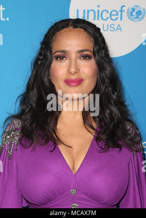 Bevely Hills, Ca. 14 Apr, 2018. Salma Hayek Pinault an der 7. Biennale UNICEF Ball Los Angeles im Beverly Wilshire Hotel in Beverly Hills, Kalifornien am 14. April 2018. Credit: Faye Sadou/Medien Punch/Alamy leben Nachrichten Stockfoto