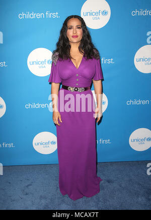 Bevely Hills, Ca. 14 Apr, 2018. Salma Hayek Pinault an der 7. Biennale UNICEF Ball Los Angeles im Beverly Wilshire Hotel in Beverly Hills, Kalifornien am 14. April 2018. Credit: Faye Sadou/Medien Punch/Alamy leben Nachrichten Stockfoto