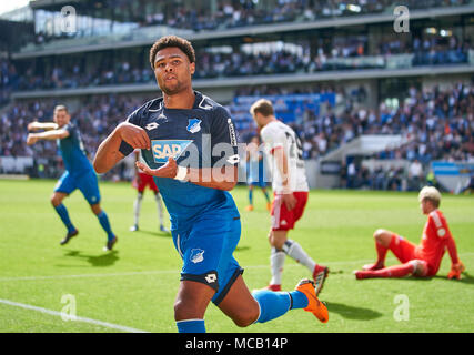 Hoffenheim-Hamburg Fußball, Hoffenheim, 14. April 2018 Serge GNABRY, Hoff 29 feiert sein Ziel 1-0 TSG 1899 Hoffenheim - Hamburger SV 2-0 1. Division Bundesliga, Hoffenheim, April 14, 2018, Saison 2017/2018 © Peter Schatz/Alamy leben Nachrichten Stockfoto