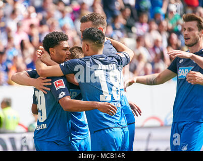 Hoffenheim-Hamburg Fußball, Hoffenheim, 14. April 2018 Serge GNABRY, Hoff 29 feiert sein Ziel 1-0 TSG 1899 Hoffenheim - Hamburger SV 2-0 1. Division Bundesliga, Hoffenheim, April 14, 2018, Saison 2017/2018 © Peter Schatz/Alamy leben Nachrichten Stockfoto