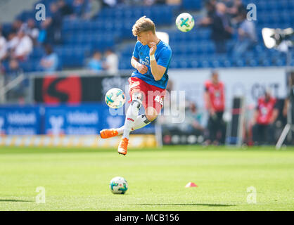 Hoffenheim-Hamburg Fußball, Hoffenheim, 14. April 2018 Jann-Fiete ARP, HSV 40 Trick mit dem Ball TSG 1899 Hoffenheim - Hamburger SV 2-0 1. Division Bundesliga, Hoffenheim, April 14, 2018, Saison 2017/2018 © Peter Schatz/Alamy leben Nachrichten Stockfoto