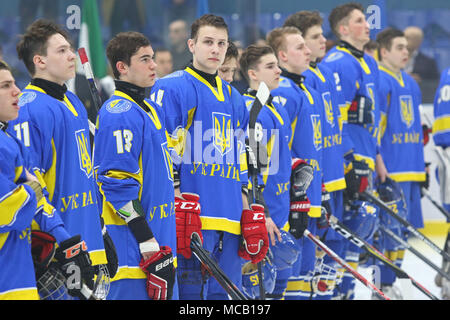 Kiew, Ukraine. 14. April 2018. Spieler der Ukraine Nationalmannschaft bei der 2018 IIHF Eishockey U18 Weltmeisterschaft Division 1 Gruppe B Spiel gegen Japan im Palace Sport in Kiew, Ukraine. Japan gewann 1:0. Credit: Oleksandr Prykhodko/Alamy leben Nachrichten Stockfoto