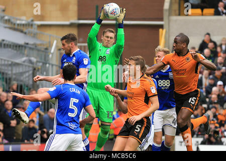 Wolverhampton, Großbritannien. 15. April 2018. David Stockdale, der torwart von Birmingham Stadt behauptet den Ball aus der Ecke. EFL Skybet Meisterschaft übereinstimmen, Wolverhampton Wanderers v Birmingham City an Molineux Stadium in Wolverhampton am Sonntag, dem 15. April 2018. Dieses Bild dürfen nur für redaktionelle Zwecke verwendet werden. Nur die redaktionelle Nutzung, eine Lizenz für die gewerbliche Nutzung erforderlich. Keine Verwendung in Wetten, Spiele oder einer einzelnen Verein/Liga/player Publikationen. pic von Paul Roberts/Andrew Orchard sport Fotografie/Alamy leben Nachrichten Stockfoto