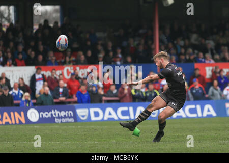 Wakefield, Großbritannien, 15. April 2018 Betfred Super League Rugby, Wakefield Trinity v St Helens; Danny Richardson von St Helens wandelt Credit: Aktuelles Bilder/Alamy Live News Credit: Aktuelles Bilder/Alamy leben Nachrichten Stockfoto