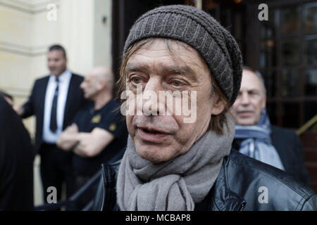 Paris, Frankreich. 12 Apr, 2018. Jean-Louis Aubert an der Jacques Higelin Beerdigung im Cirque d'Hiver am 12. April 2018 in Paris, Frankreich. Stockfoto