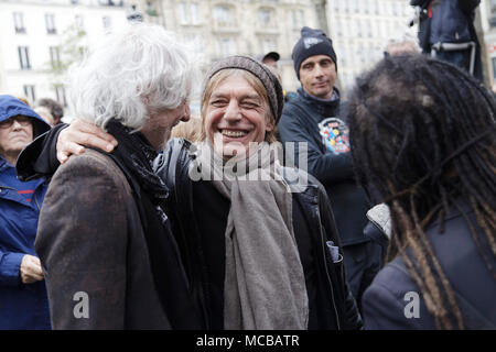 Paris, Frankreich. 12 Apr, 2018. Louis Bertignac und Jean-Louis Aubert an der Jacques Higelin Beerdigung im Cirque d'Hiver am 12. April 2018 in Paris. Stockfoto