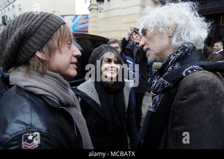 Paris, Frankreich. 12 Apr, 2018. Jean-Louis Aubert, Kuelan Nguyen und Louis Bertignac am Jacques Higelin Beerdigung im Cirque d'Hiver. Stockfoto