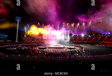 Feuerwerke sind aus eingestellt als die endgültige Leistung während der Abschlussveranstaltung für die Commonwealth Games 2018 in Carrara Stadion an der Gold Coast, Australien. Stockfoto