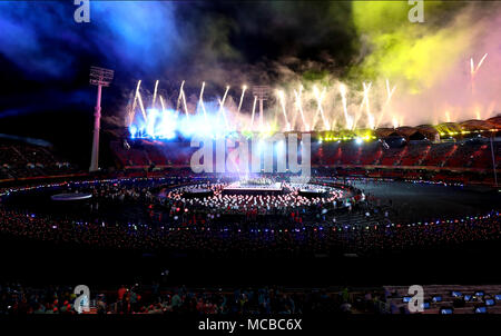 Feuerwerke sind aus eingestellt als die endgültige Leistung während der Abschlussveranstaltung für die Commonwealth Games 2018 in Carrara Stadion an der Gold Coast, Australien. Stockfoto